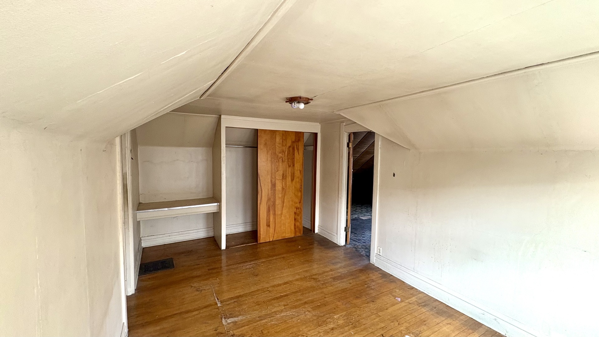 1232 N Mayfield Avenue Property Photo 8