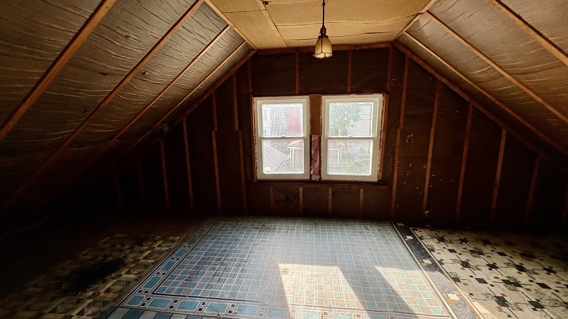 1232 N Mayfield Avenue Property Photo 9