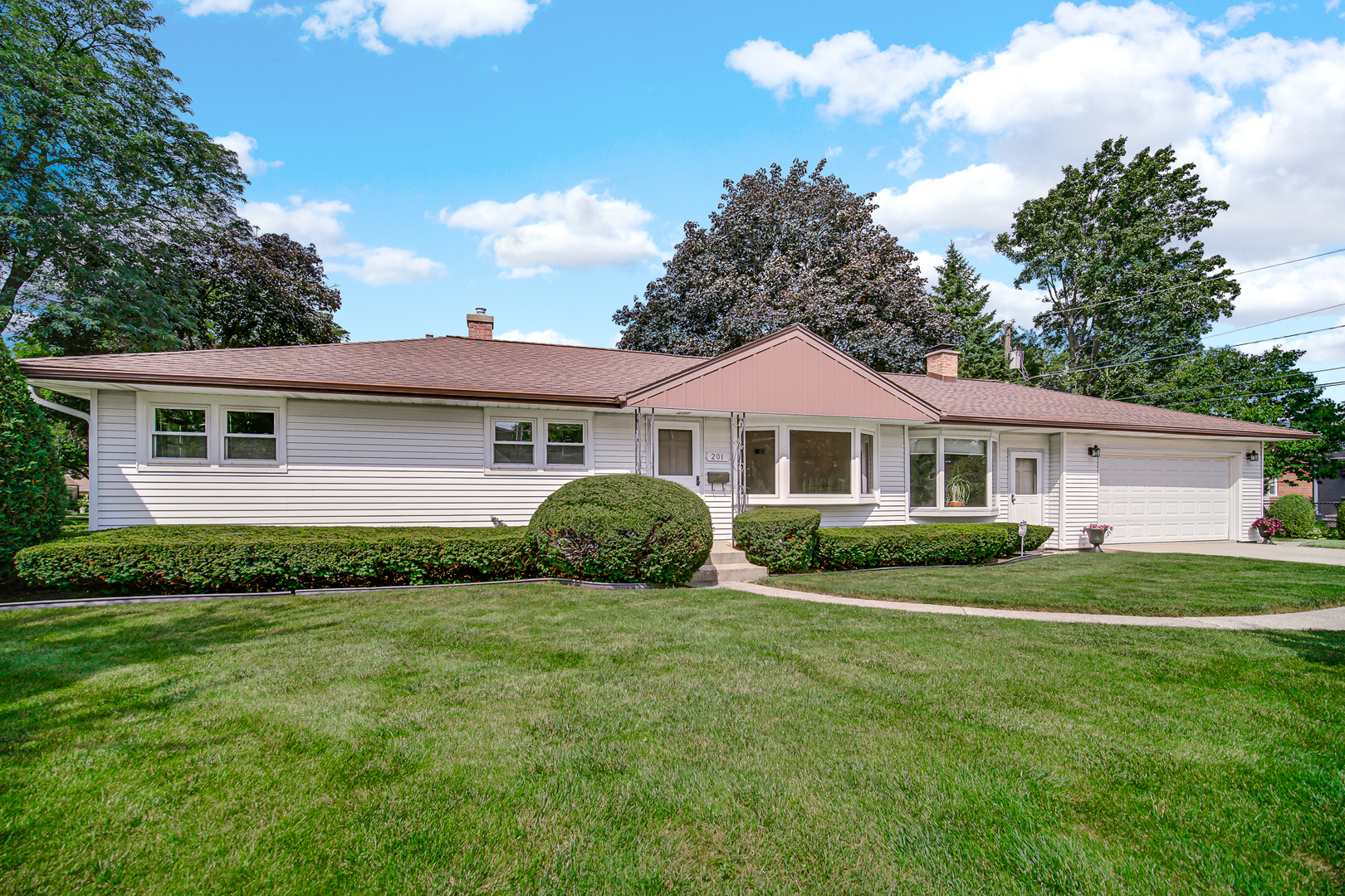 201 N Elmhurst Avenue Property Photo 2
