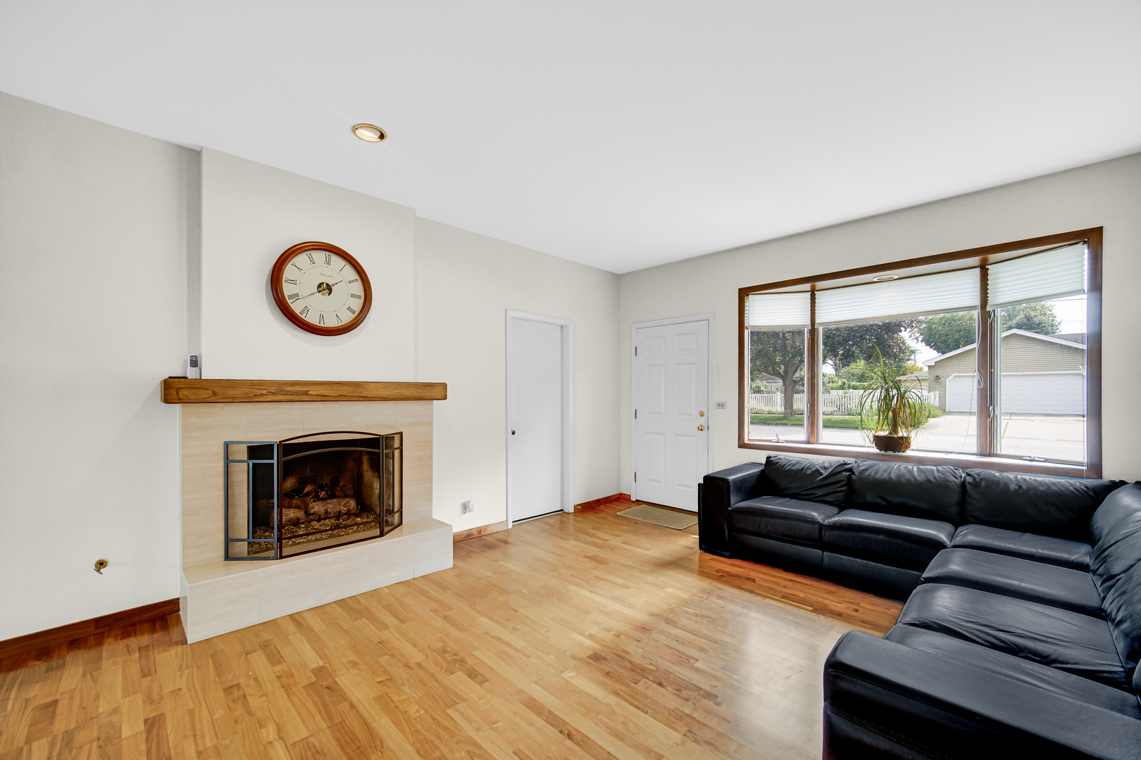 201 N Elmhurst Avenue Property Photo 5