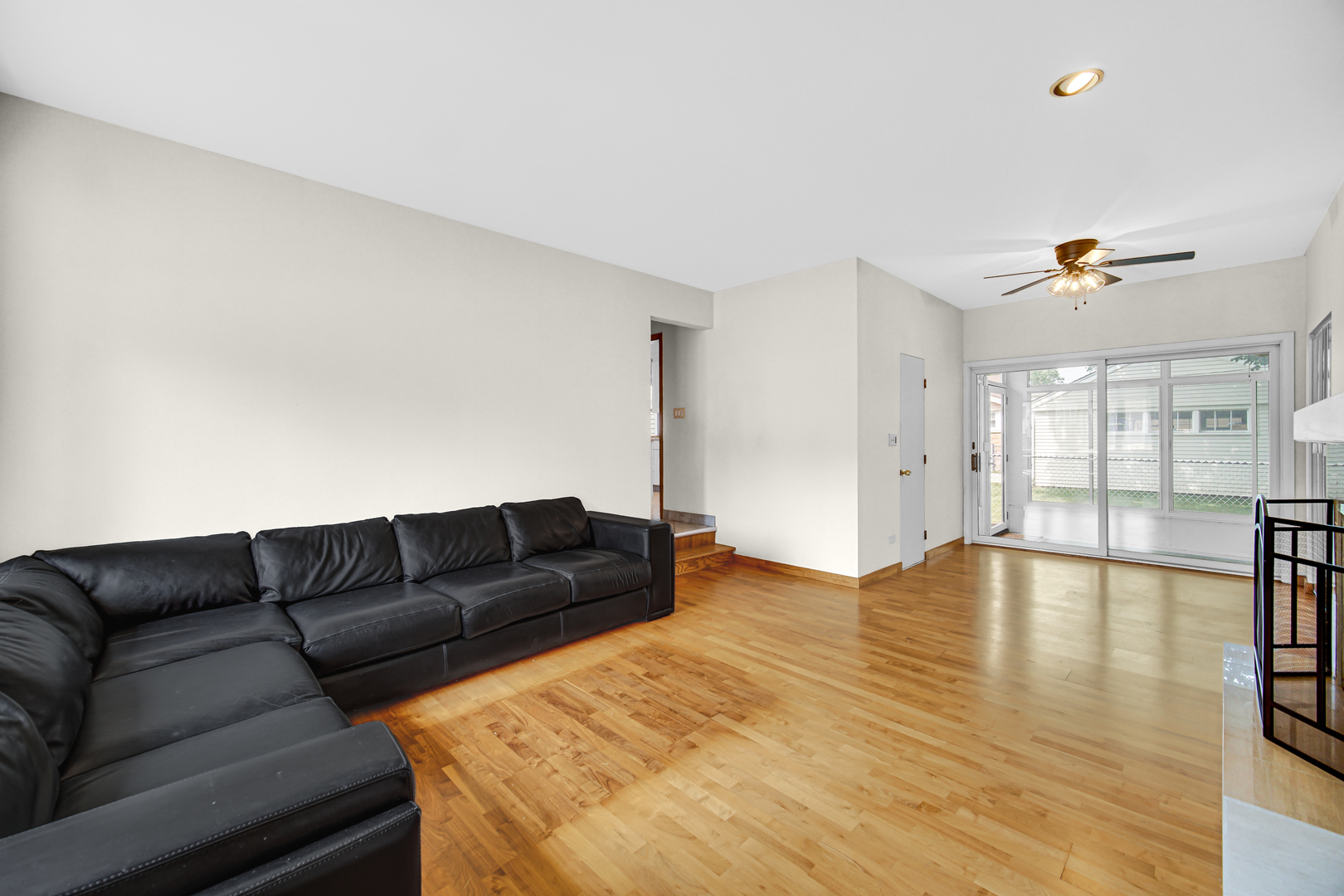 201 N Elmhurst Avenue Property Photo 6