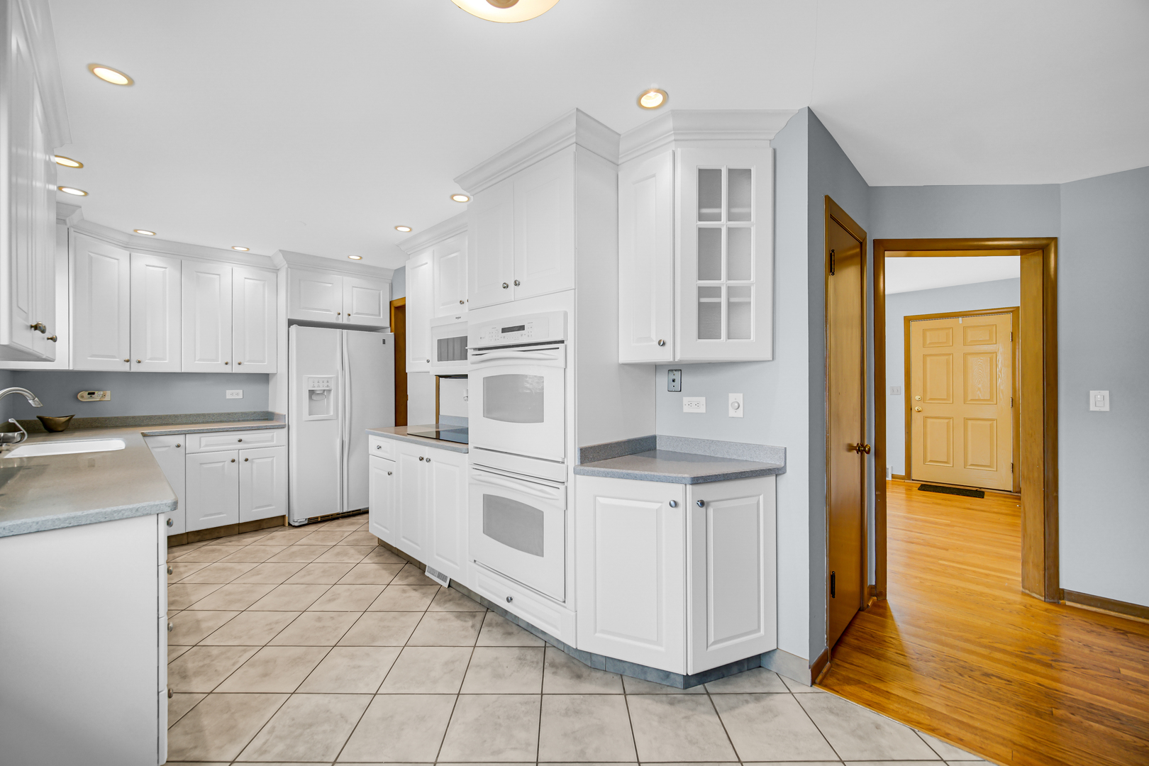 201 N Elmhurst Avenue Property Photo 7