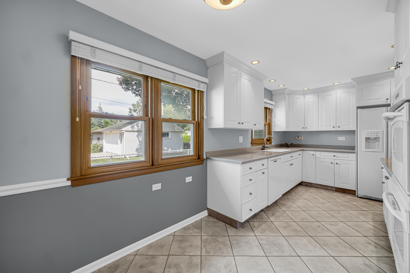 201 N Elmhurst Avenue Property Photo 8