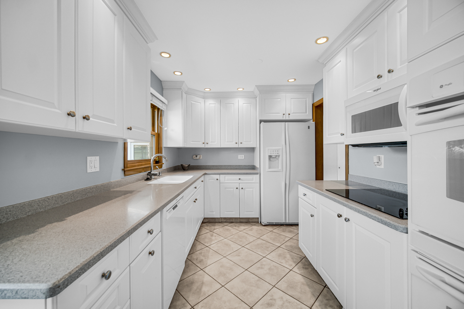 201 N Elmhurst Avenue Property Photo 9