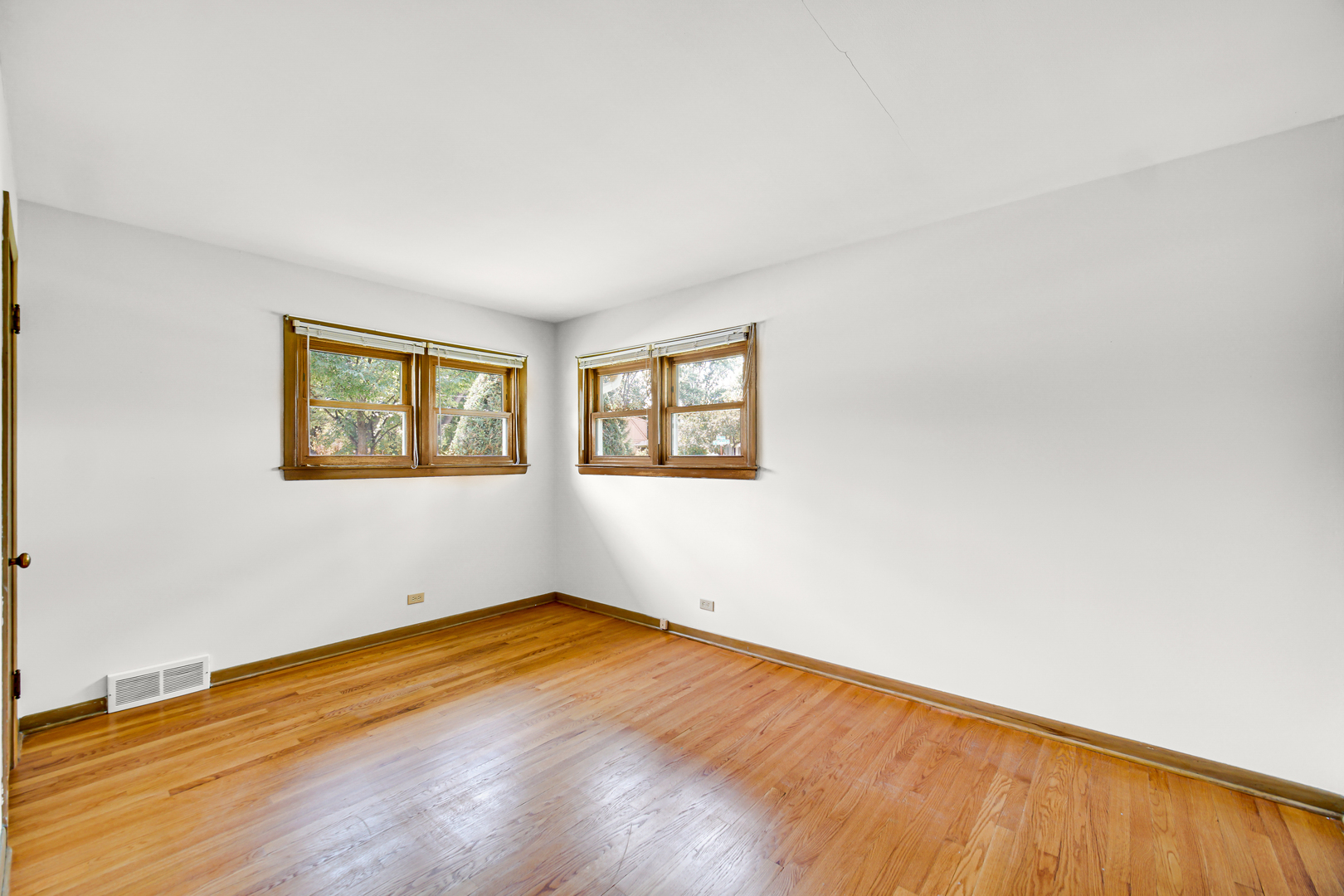 201 N Elmhurst Avenue Property Photo 11