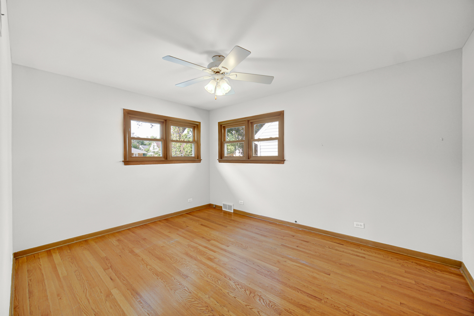 201 N Elmhurst Avenue Property Photo 12