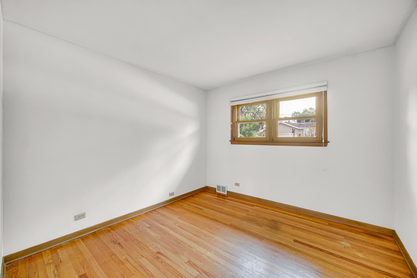201 N Elmhurst Avenue Property Photo 13