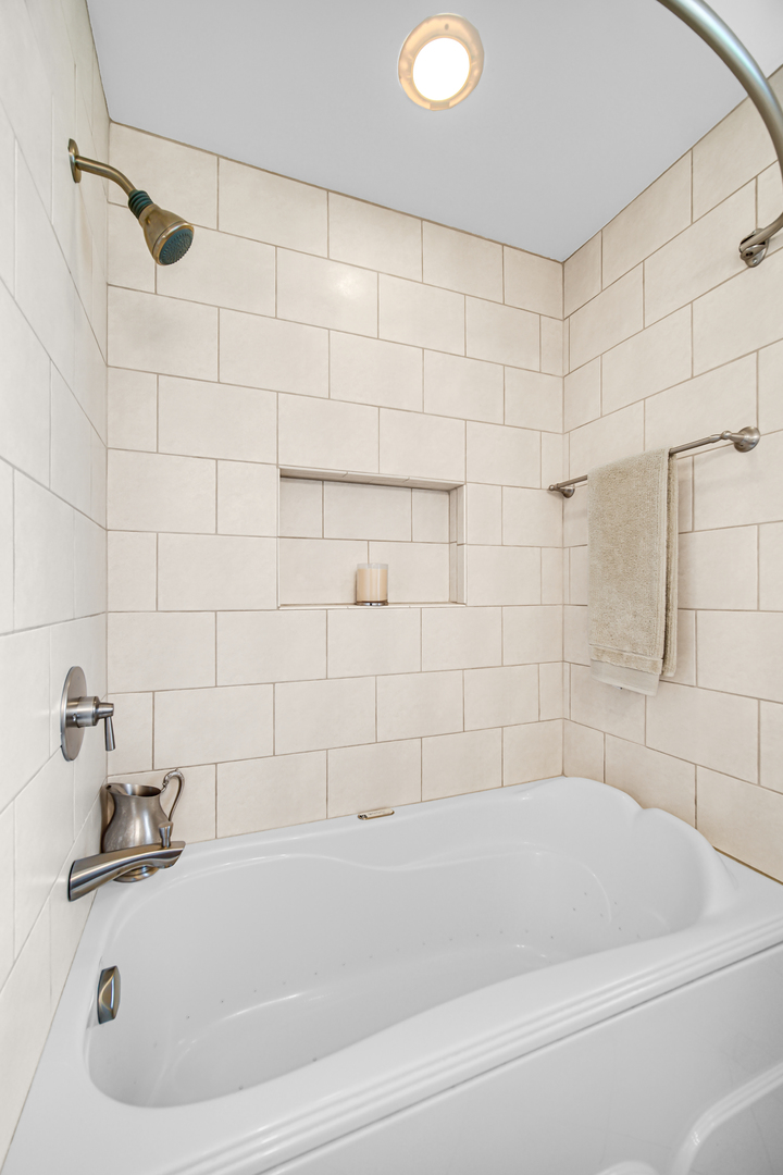 201 N Elmhurst Avenue Property Photo 15