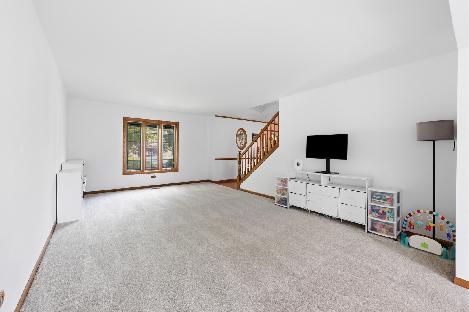 655 Crest Drive Property Photo 6