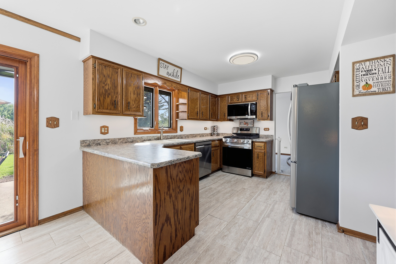 655 Crest Drive Property Photo 8