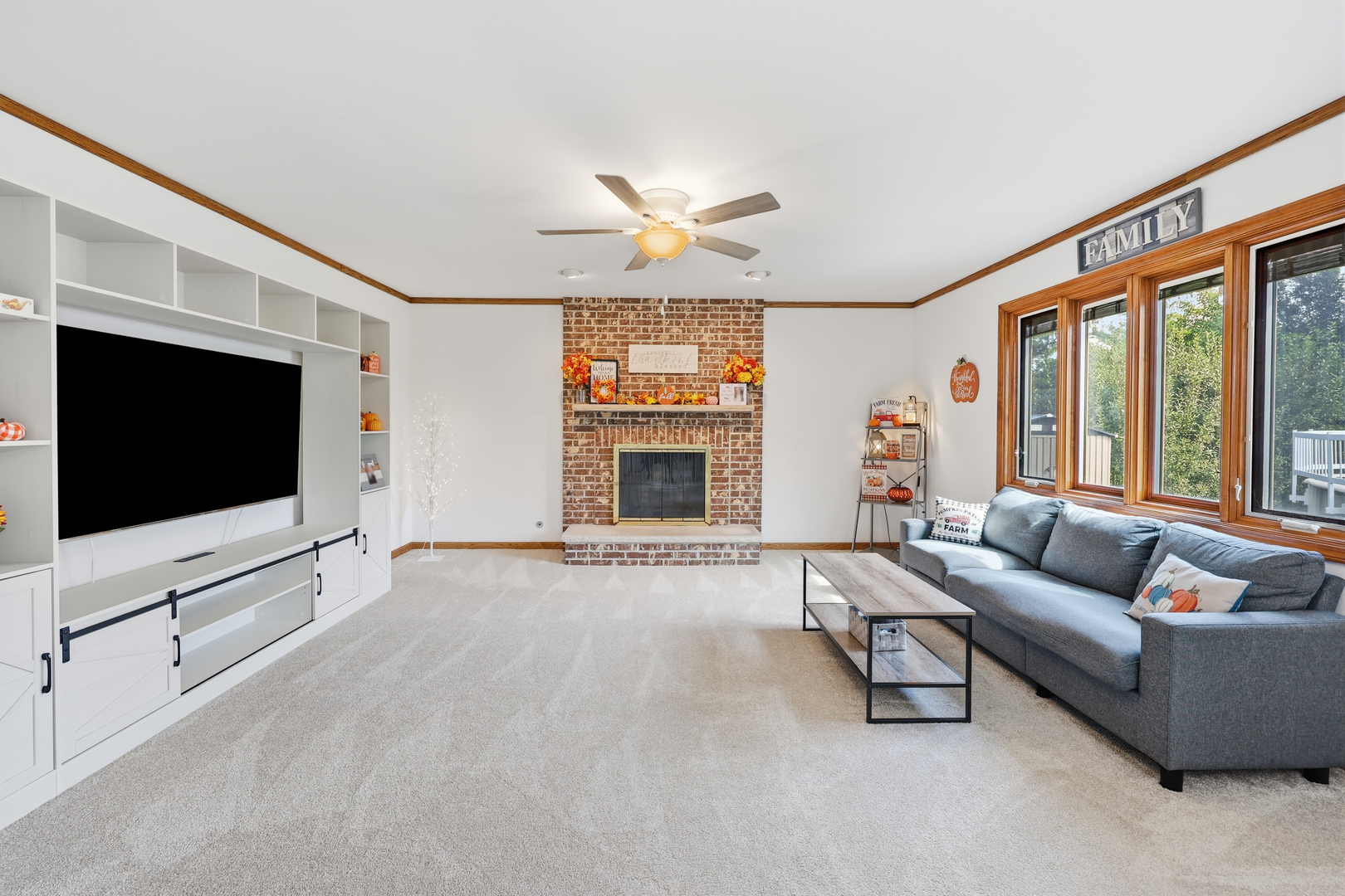 655 Crest Drive Property Photo 12