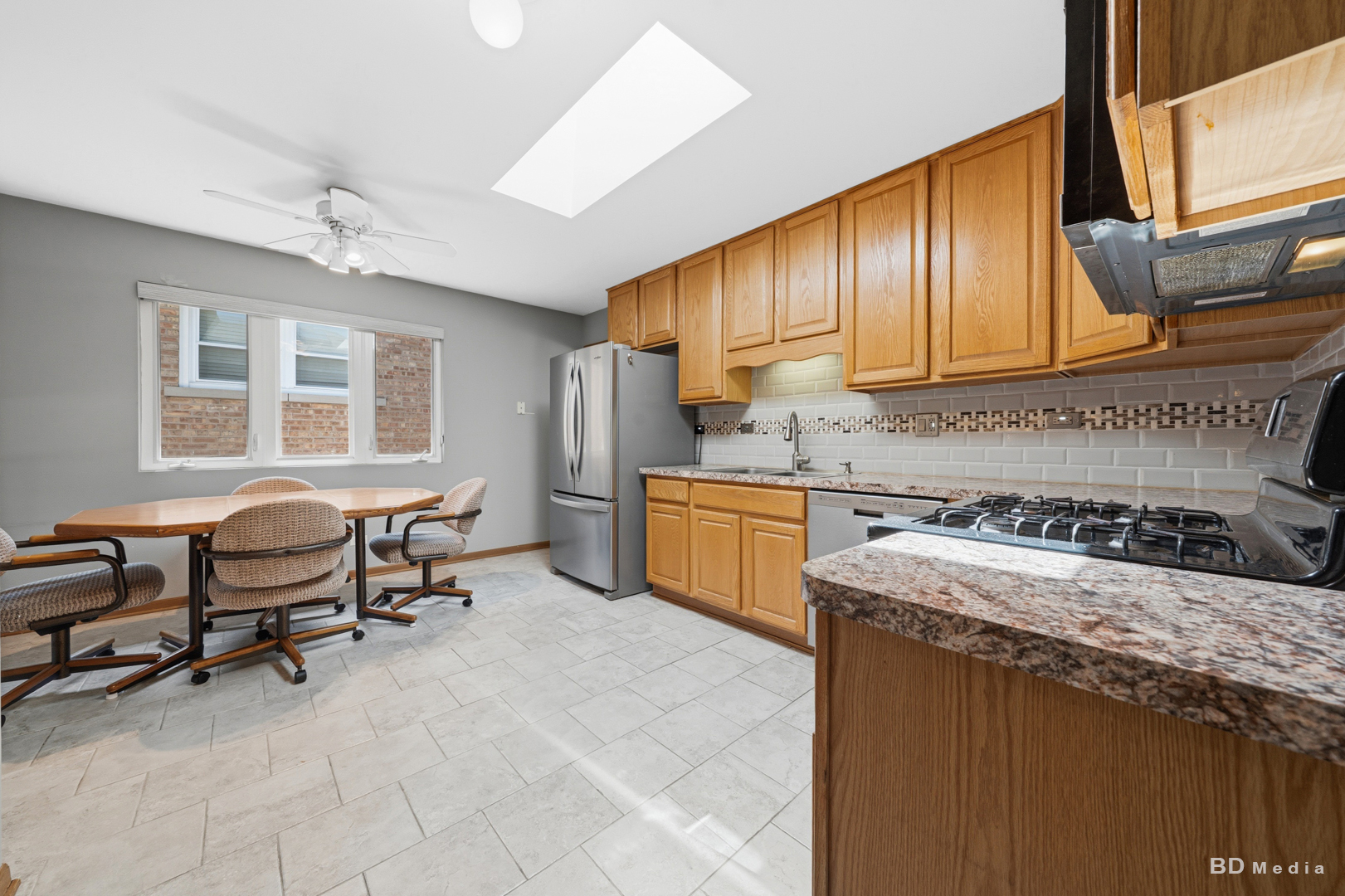 10325 S Whipple Street Property Photo 10