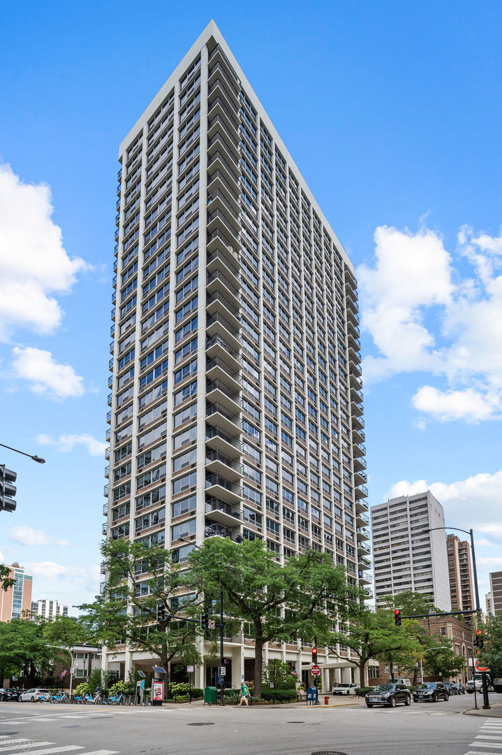 88 W Schiller Street 2808l Property Photo