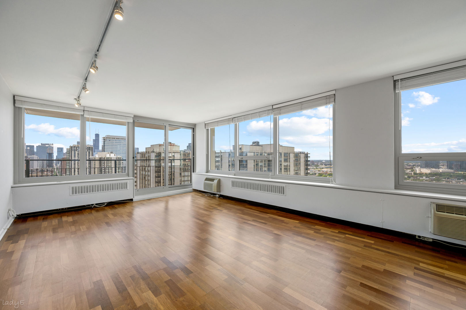 88 W Schiller Street 2808l Property Photo 6