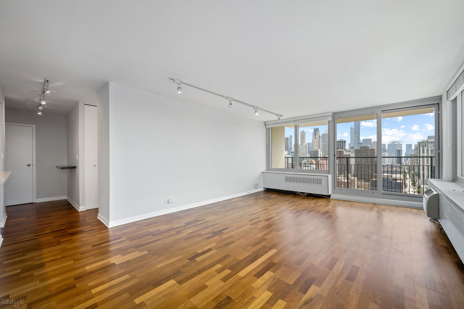 88 W Schiller Street 2808l Property Photo 7