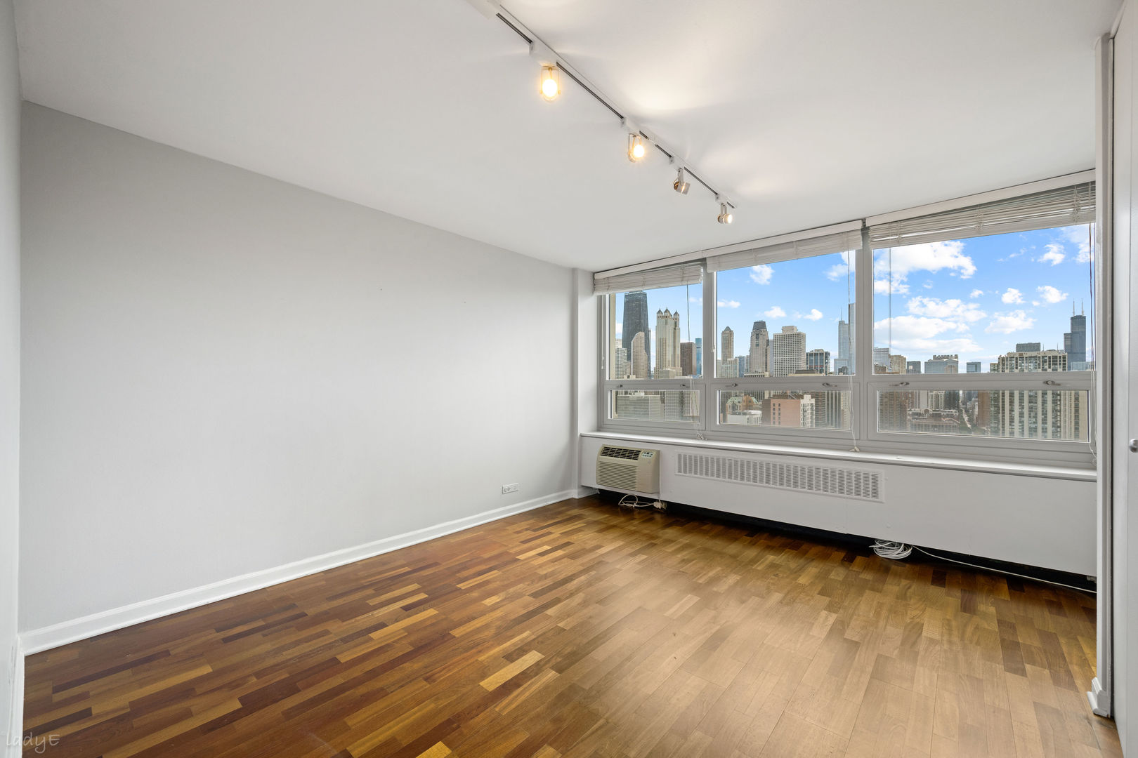 88 W Schiller Street 2808l Property Photo 12