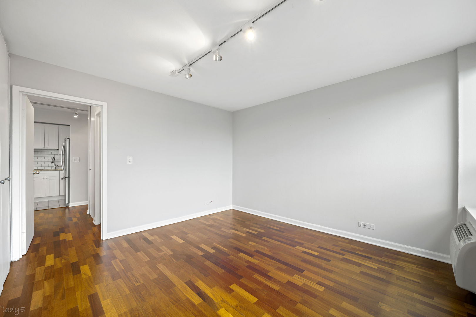 88 W Schiller Street 2808l Property Photo 13
