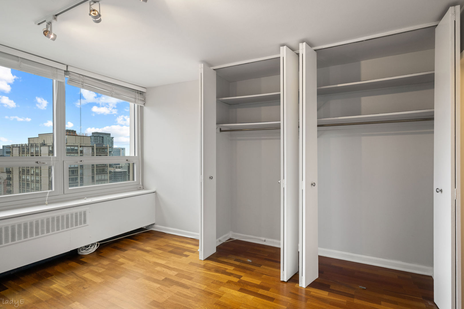 88 W Schiller Street 2808l Property Photo 14
