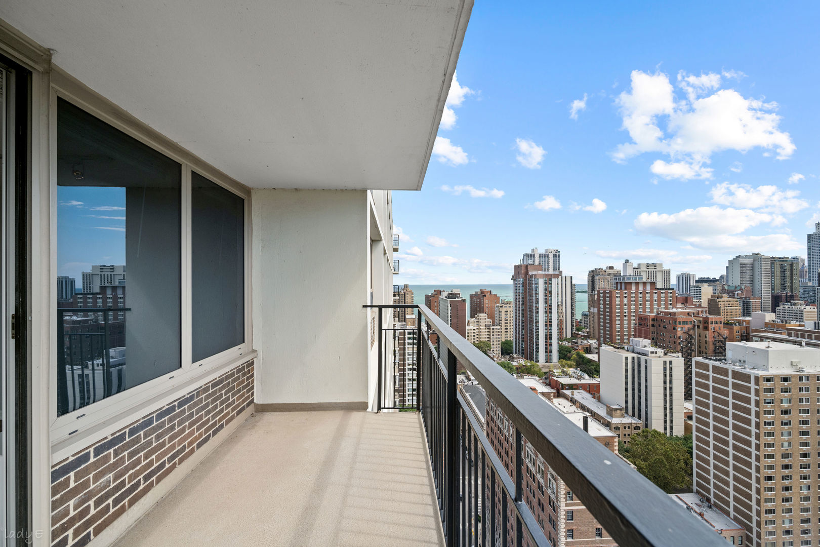 88 W Schiller Street 2808l Property Photo 18