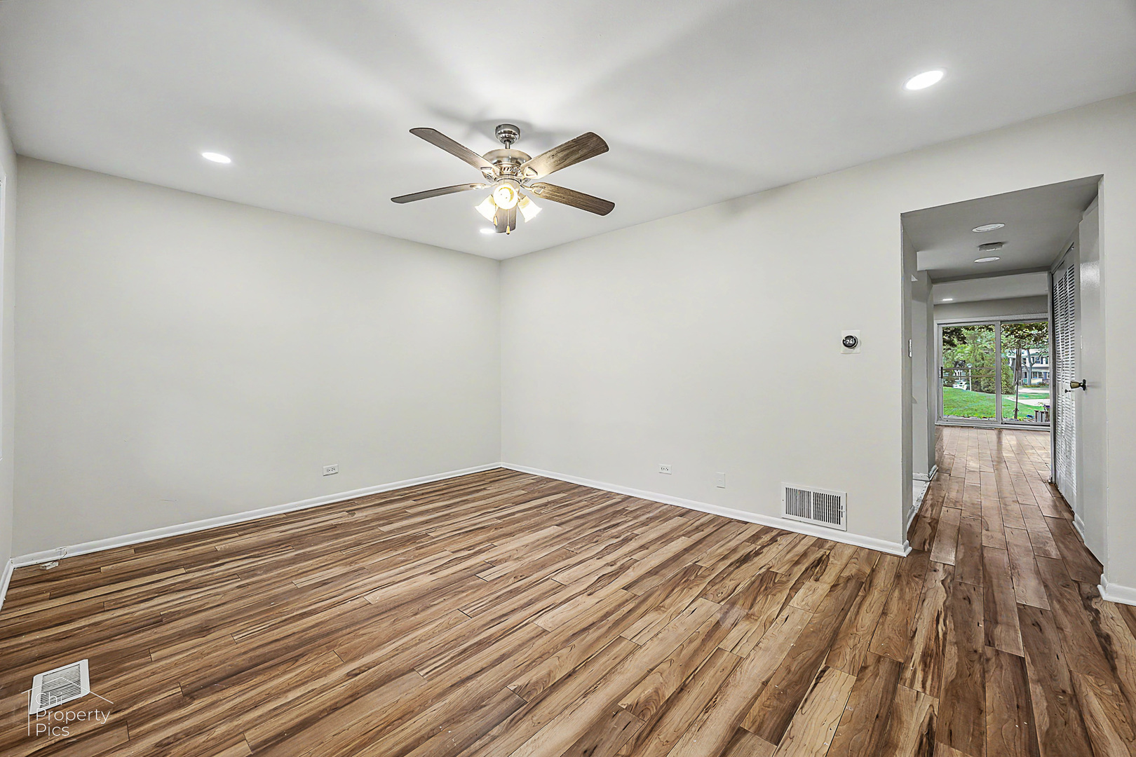 2102 Stanley Court Property Photo 3