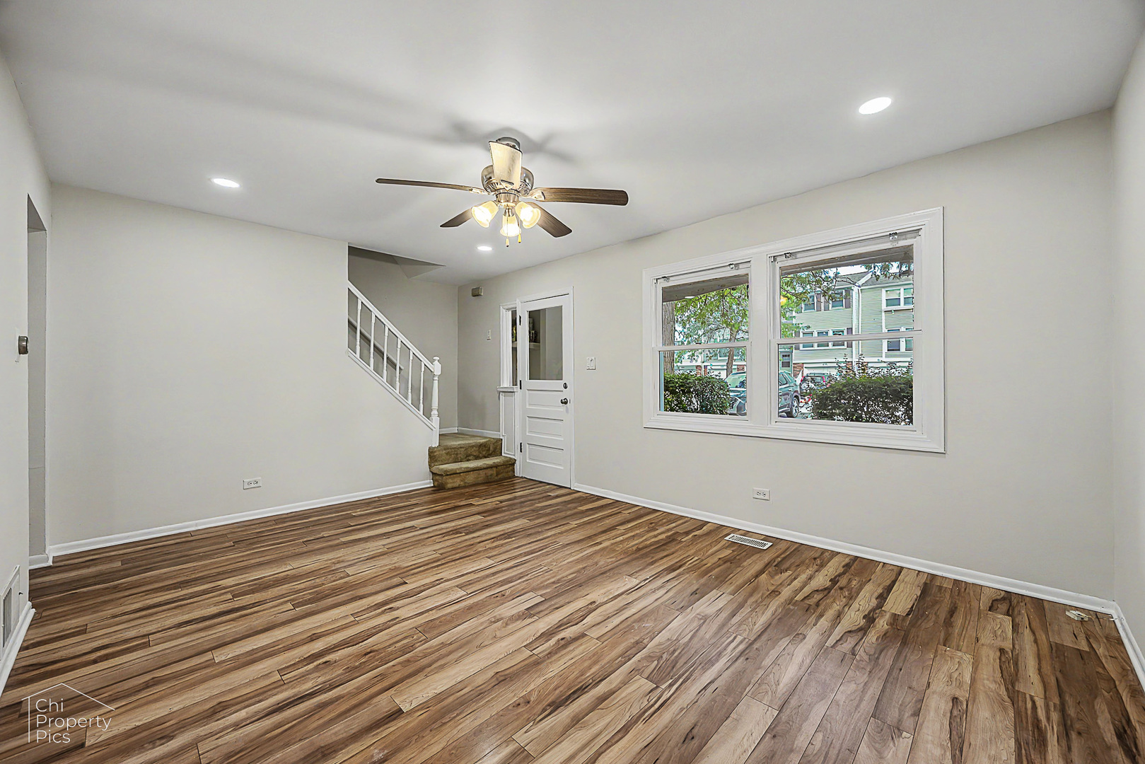 2102 Stanley Court Property Photo 4