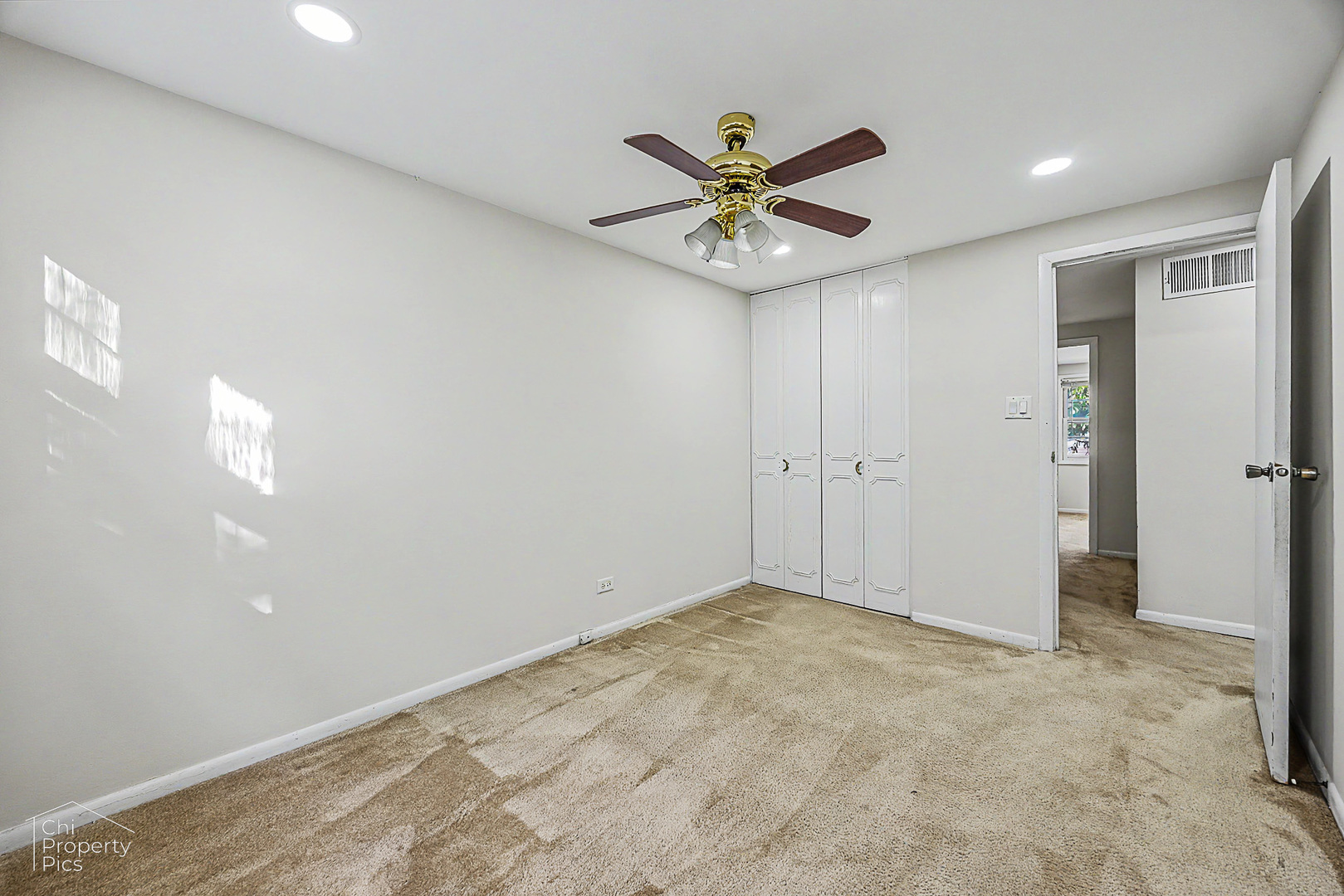 2102 Stanley Court Property Photo 16