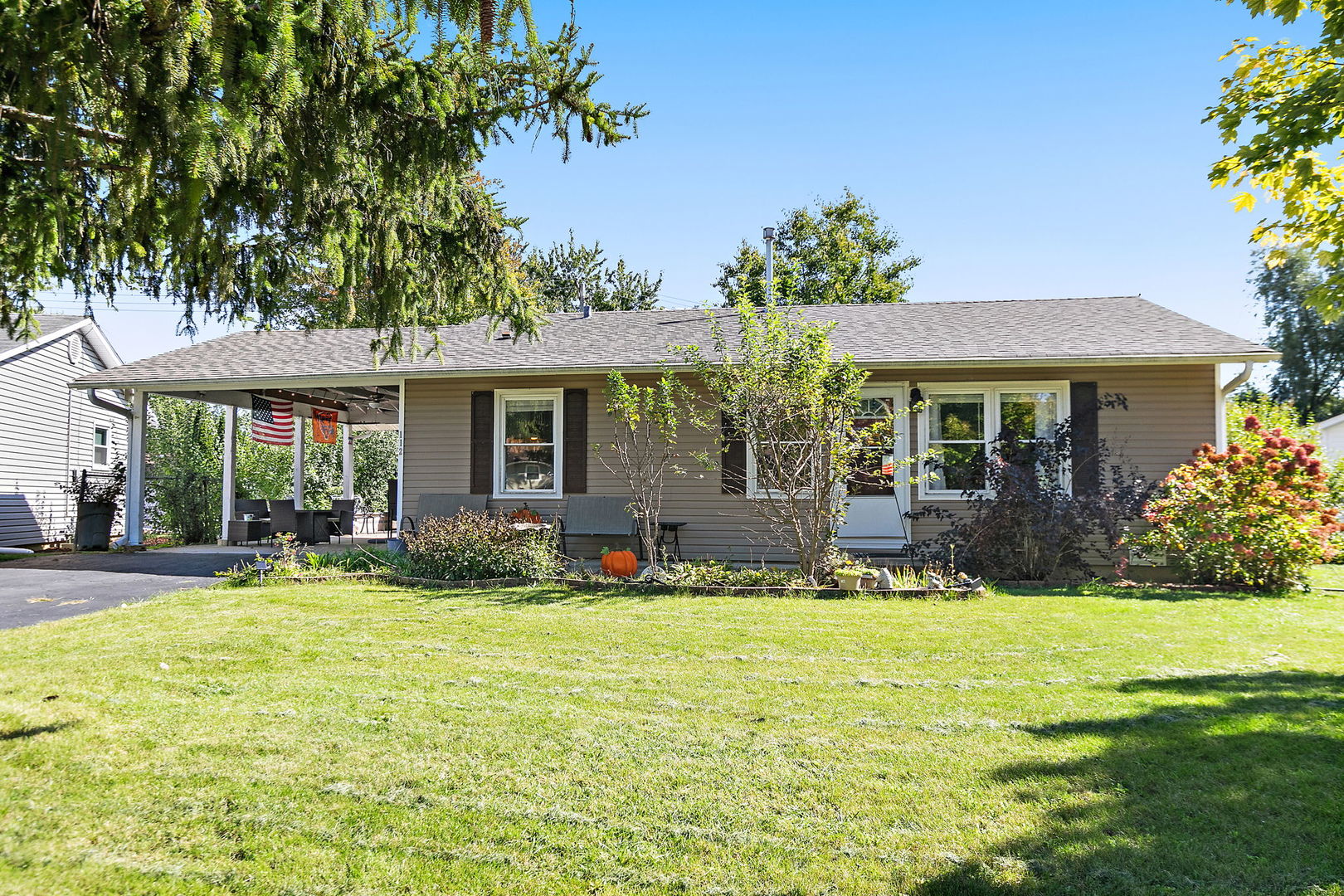 112 Mccabe Drive Property Photo 1