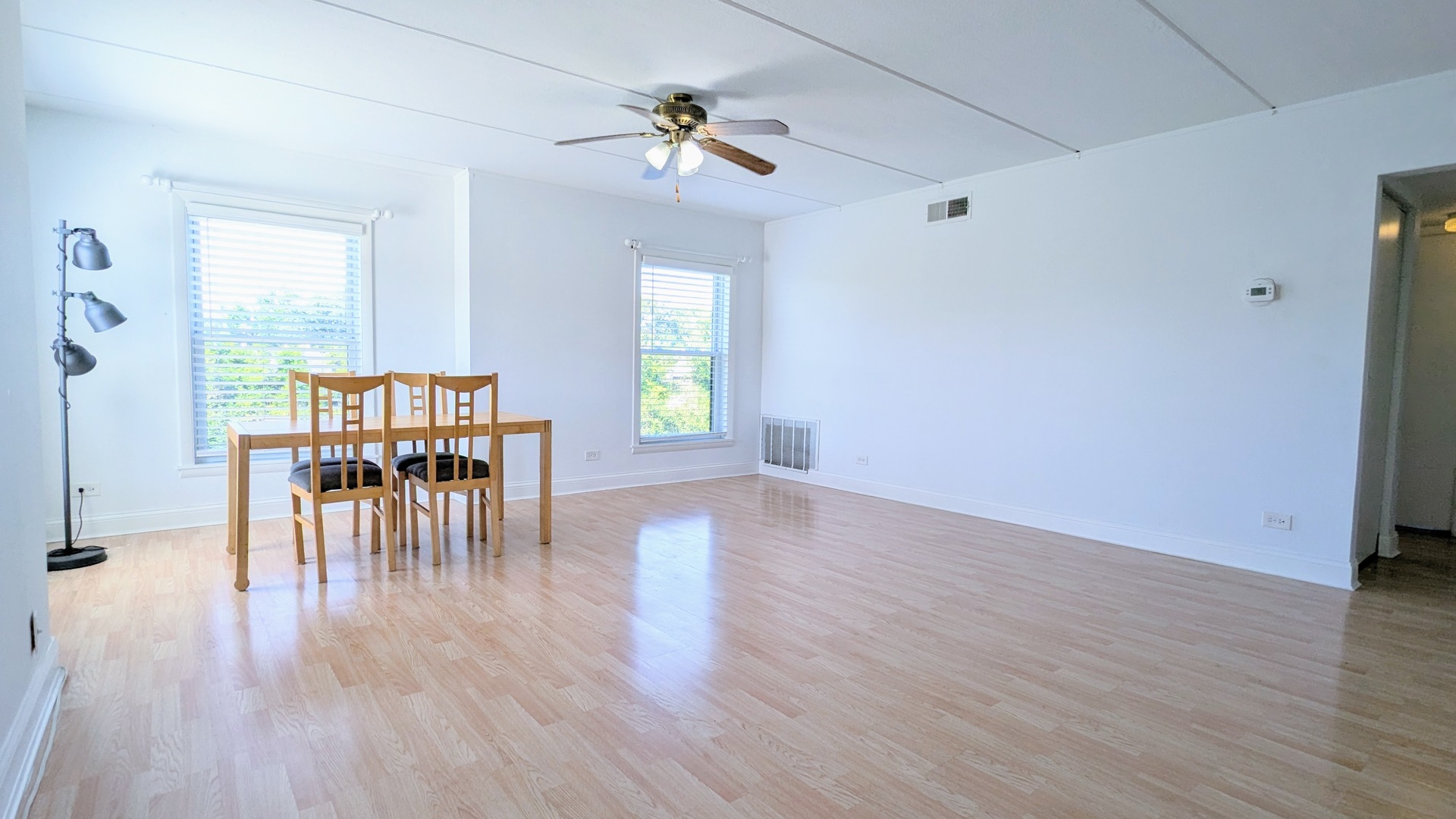 2610 Oakton Street 5w Property Photo 3