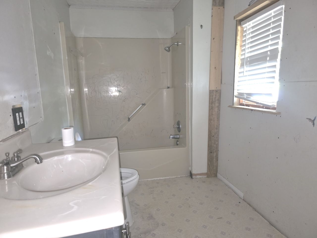 405 Marion Street Property Photo 6