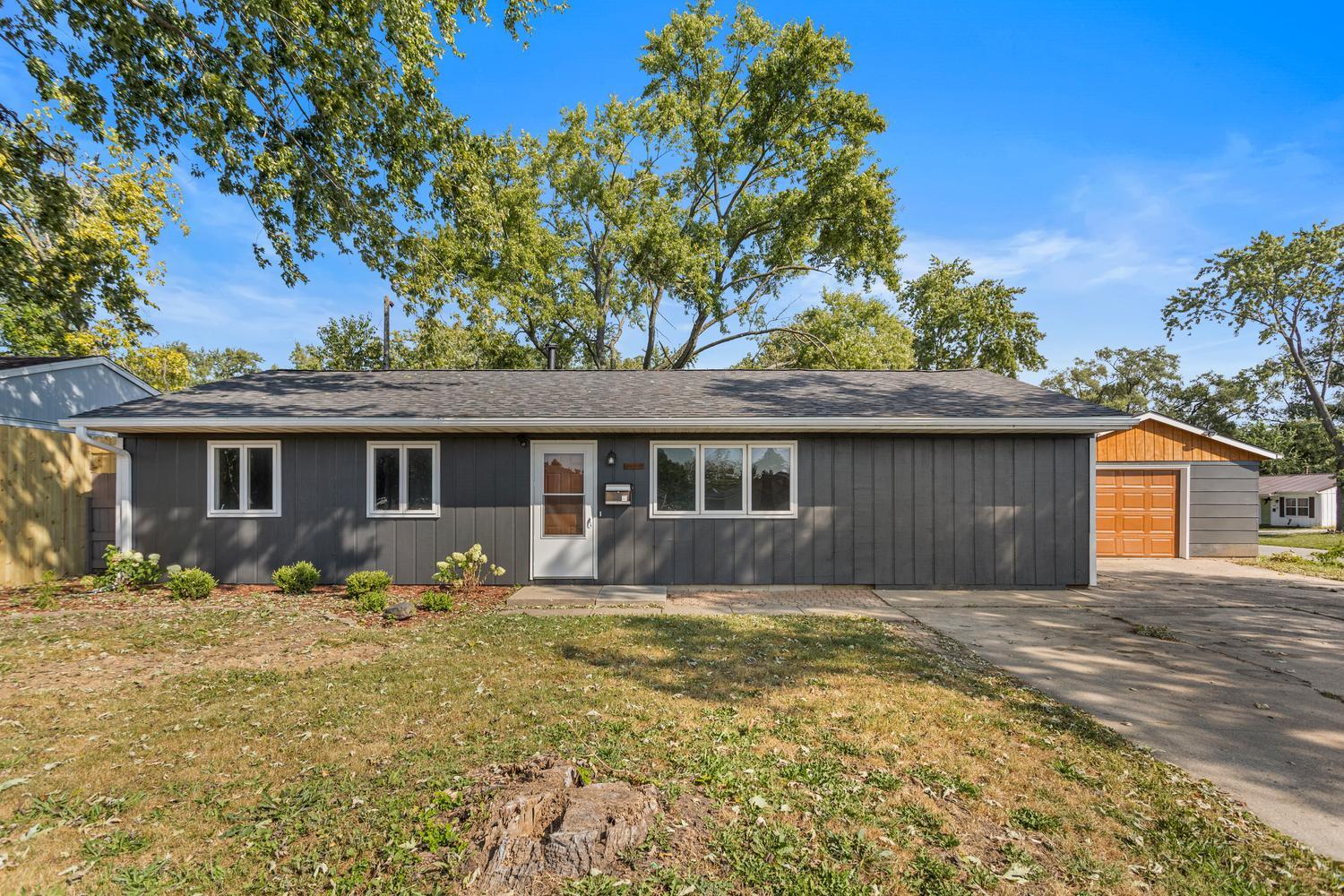 2424 E Washington Drive Property Photo 1