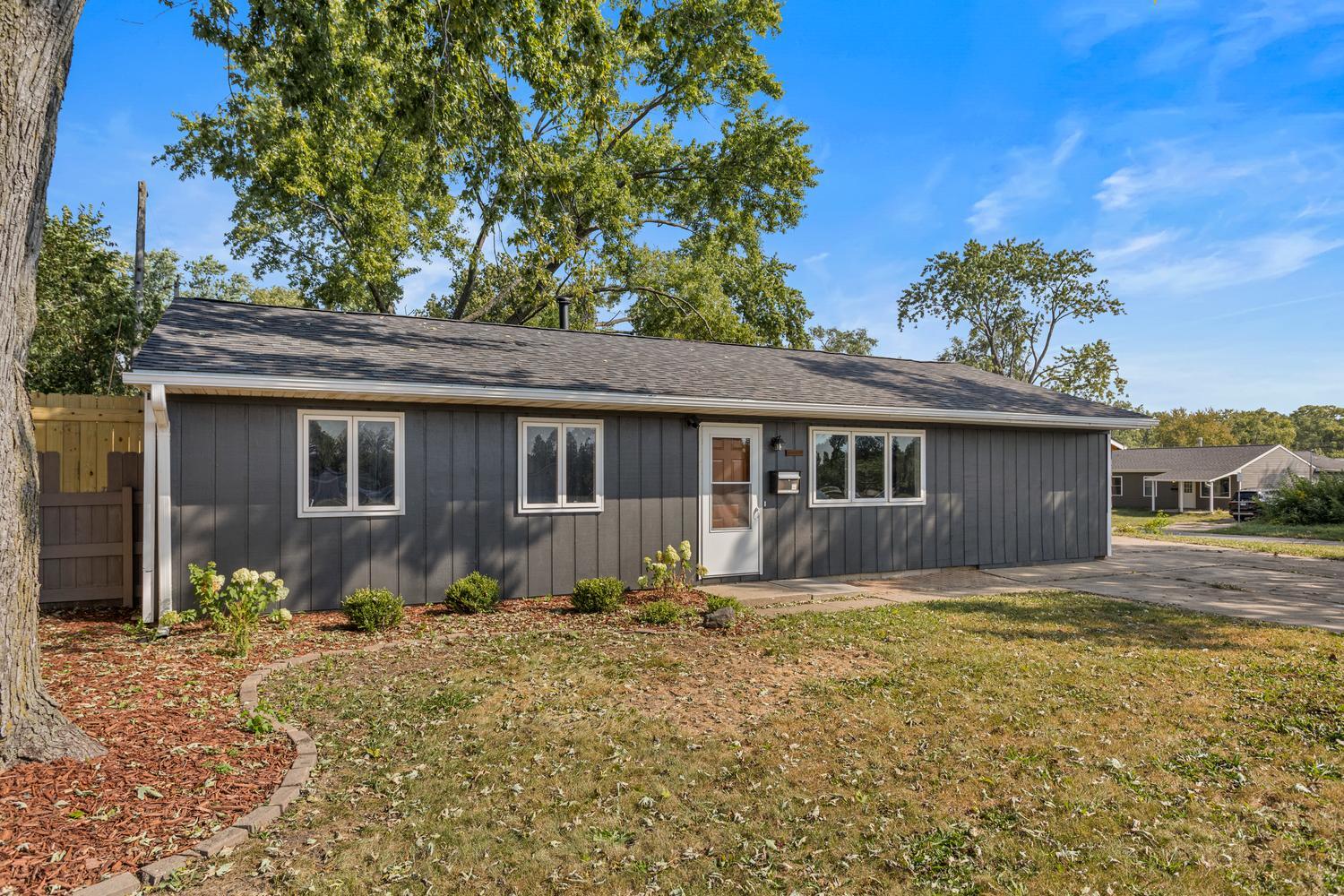2424 E Washington Drive Property Photo 2