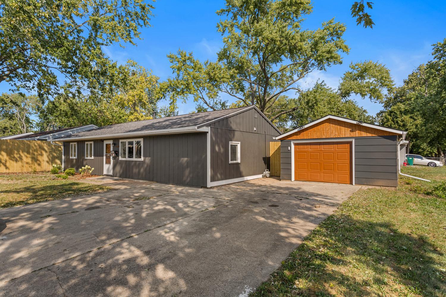2424 E Washington Drive Property Photo 3