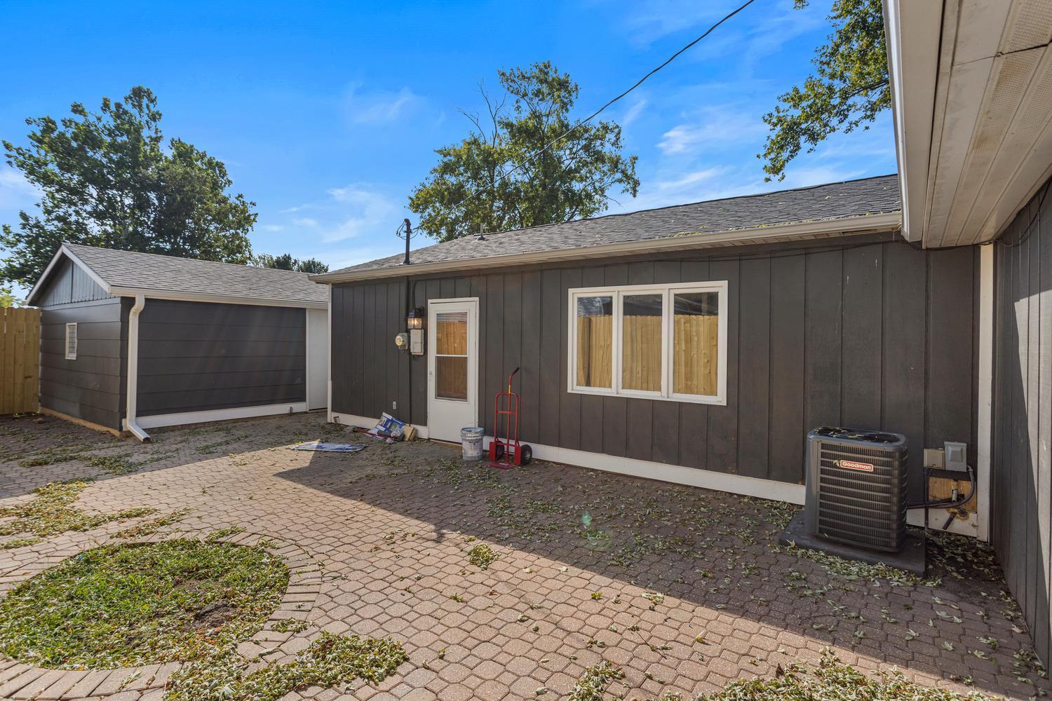 2424 E Washington Drive Property Photo 5