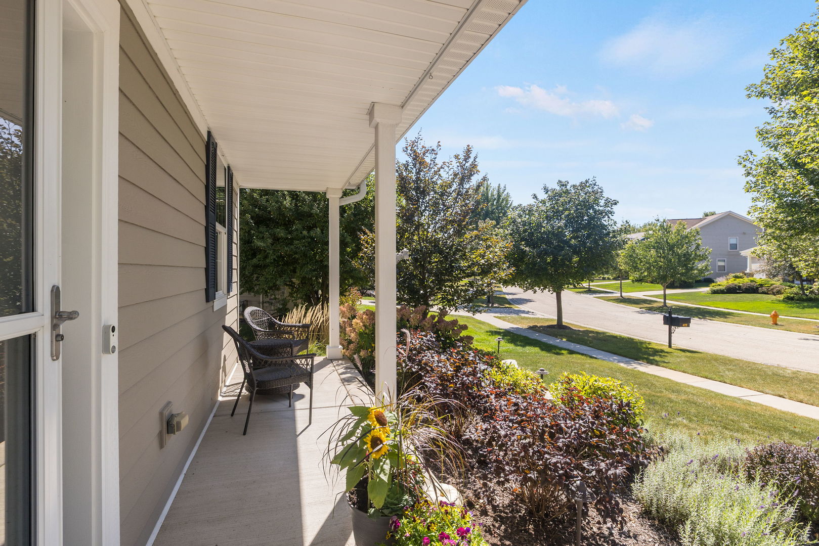 422 W Amberside Drive Property Photo 3