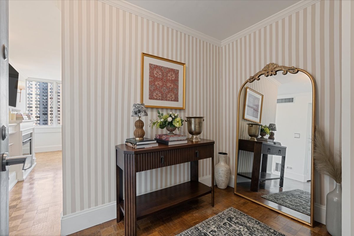 1 E Schiller Street 16c Property Photo 4