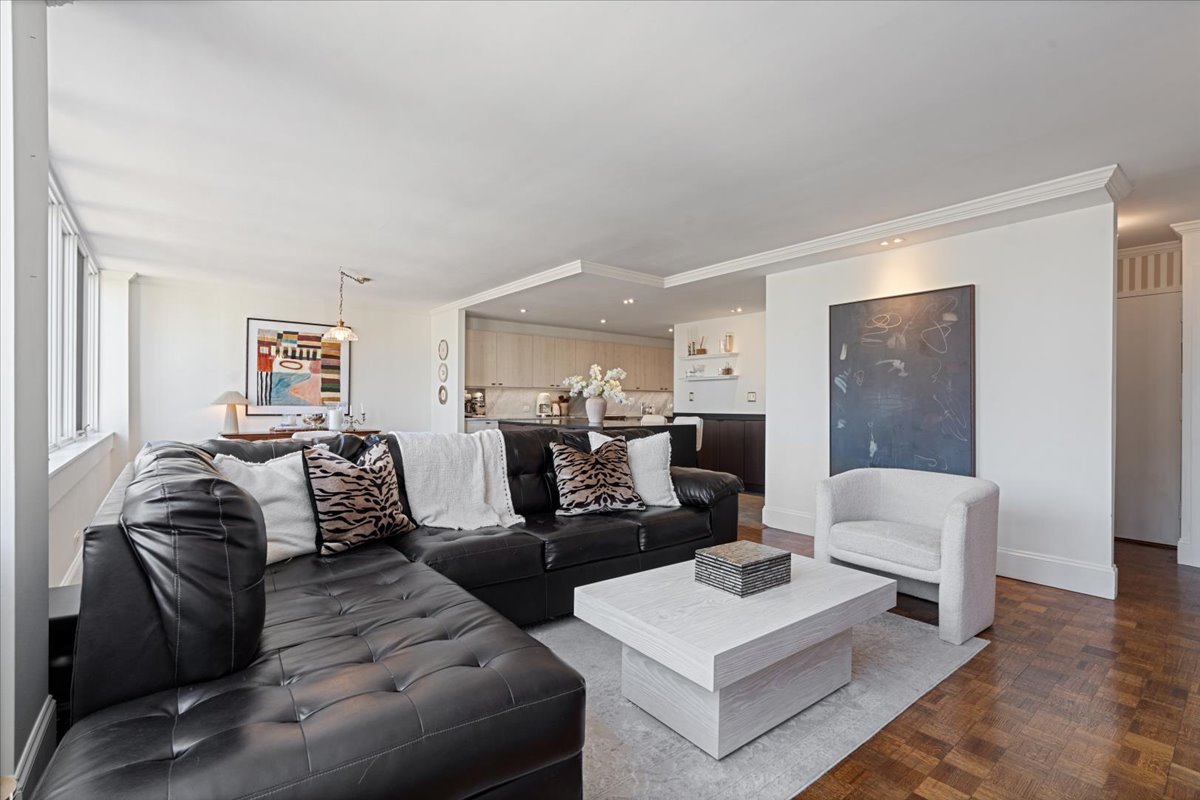 1 E Schiller Street 16c Property Photo 9