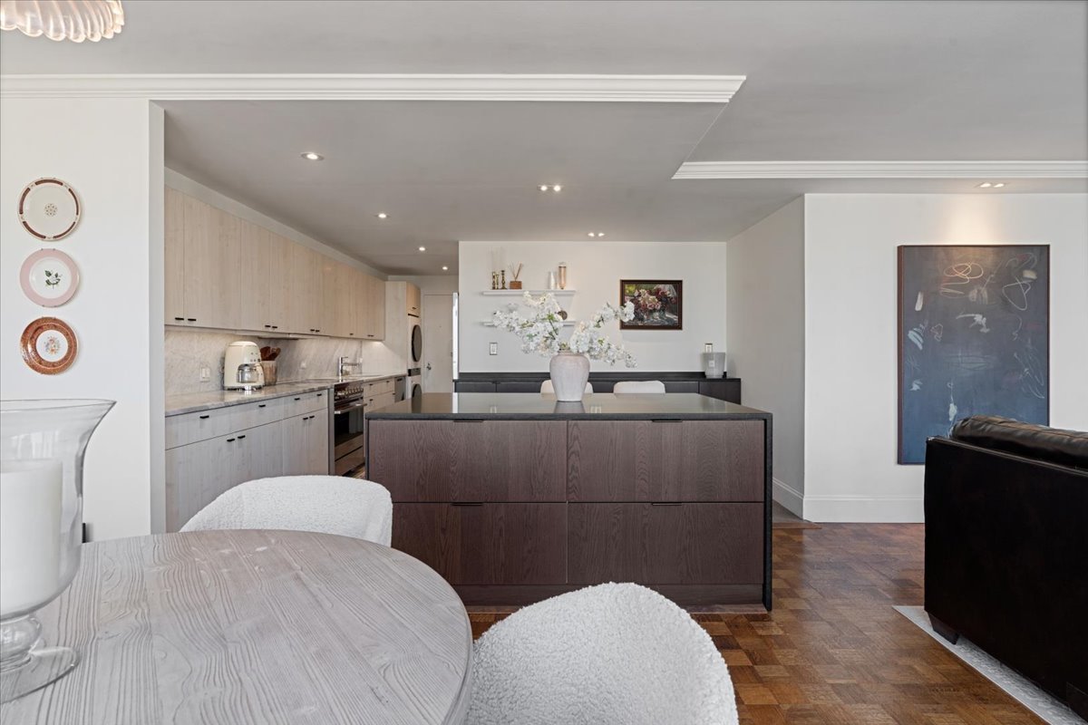 1 E Schiller Street 16c Property Photo 11