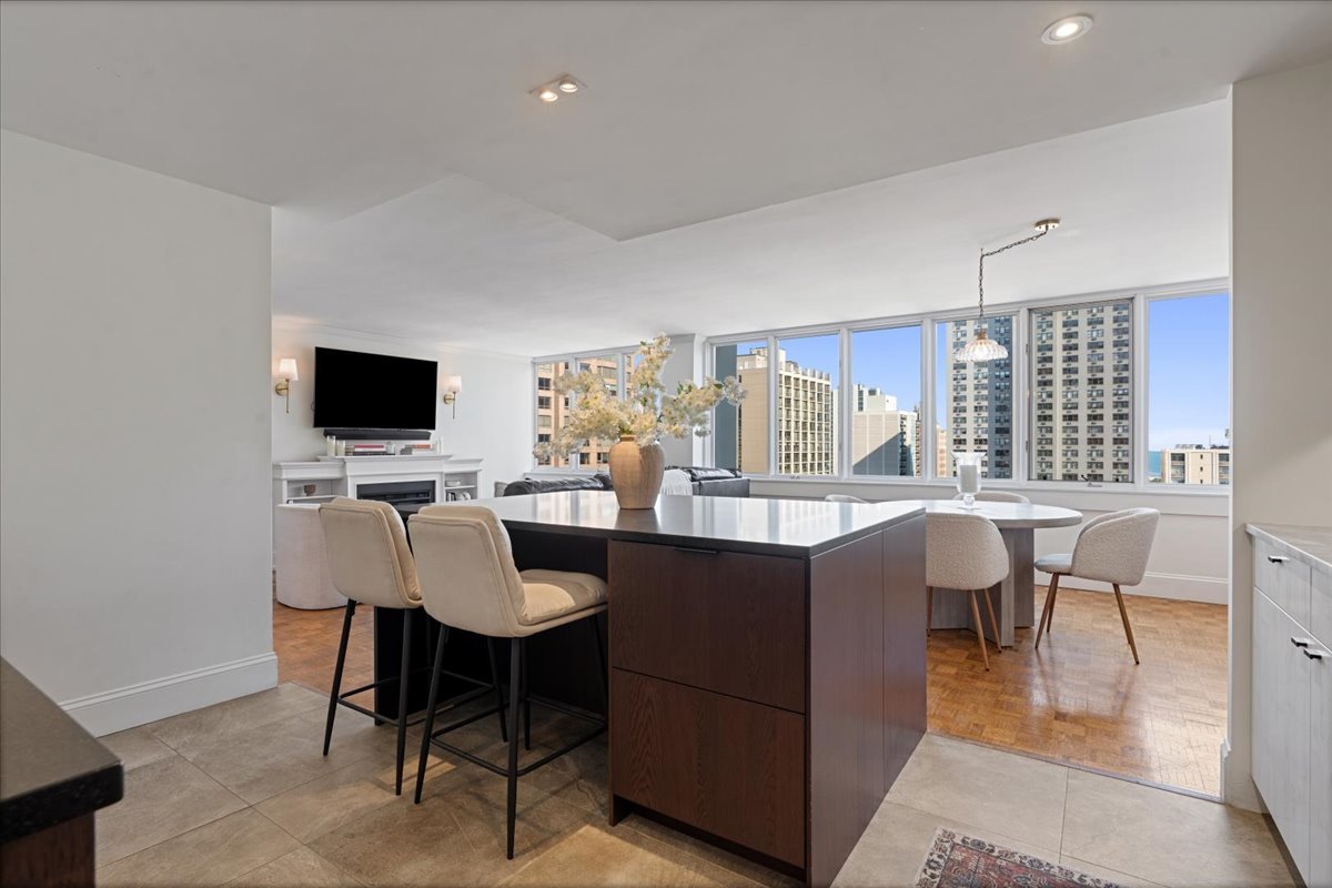 1 E Schiller Street 16c Property Photo 13