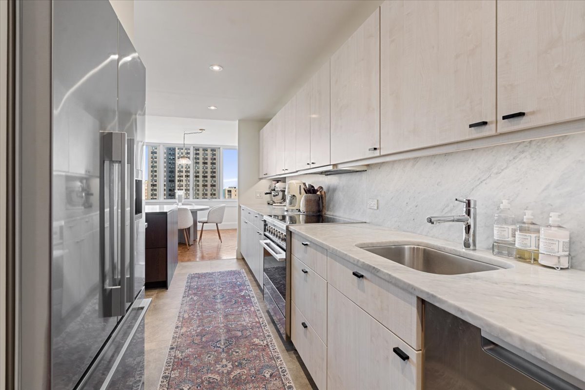 1 E Schiller Street 16c Property Photo 15
