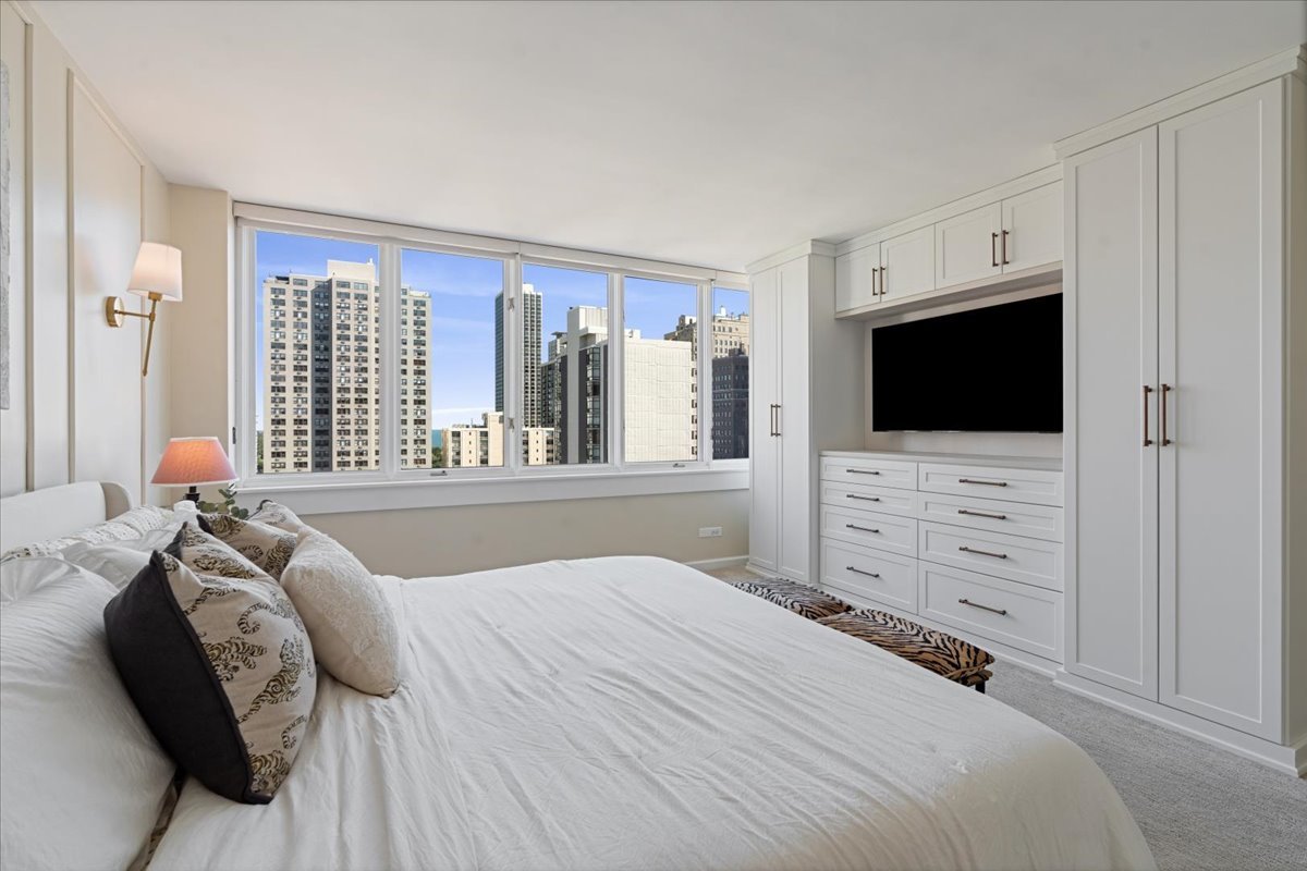 1 E Schiller Street 16c Property Photo 18