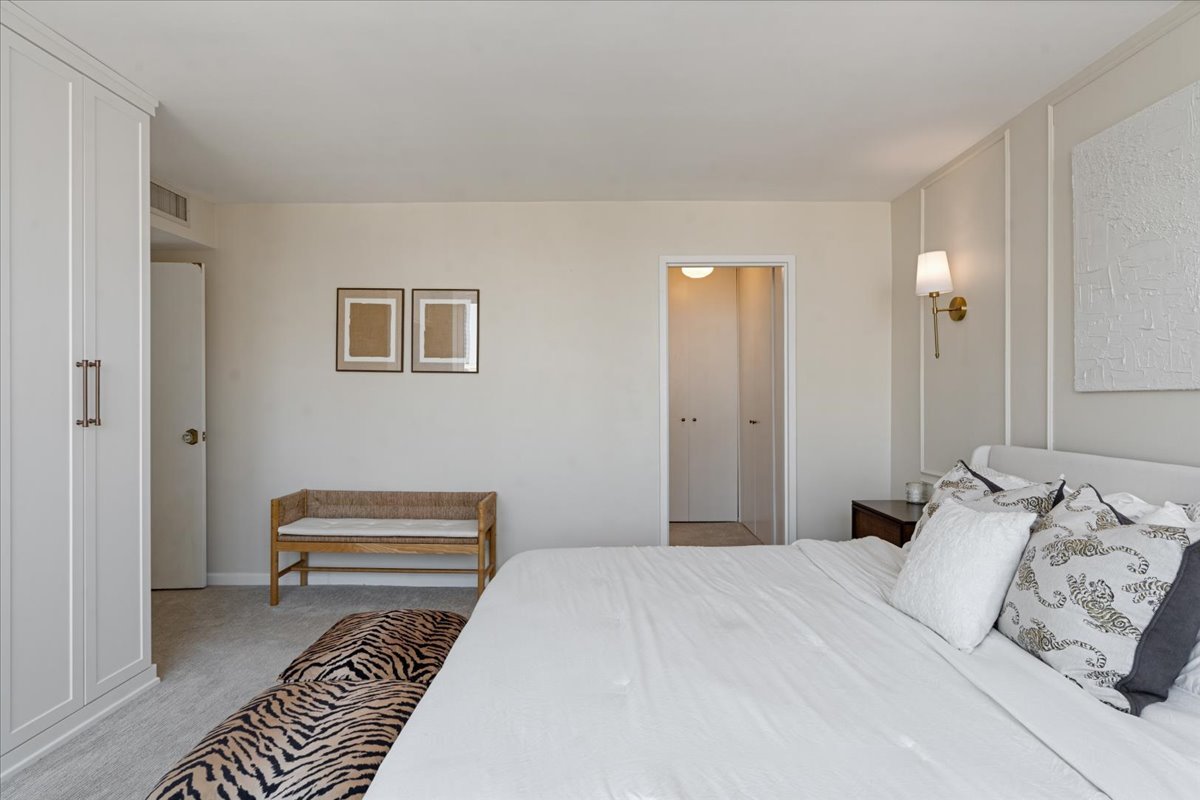 1 E Schiller Street 16c Property Photo 19