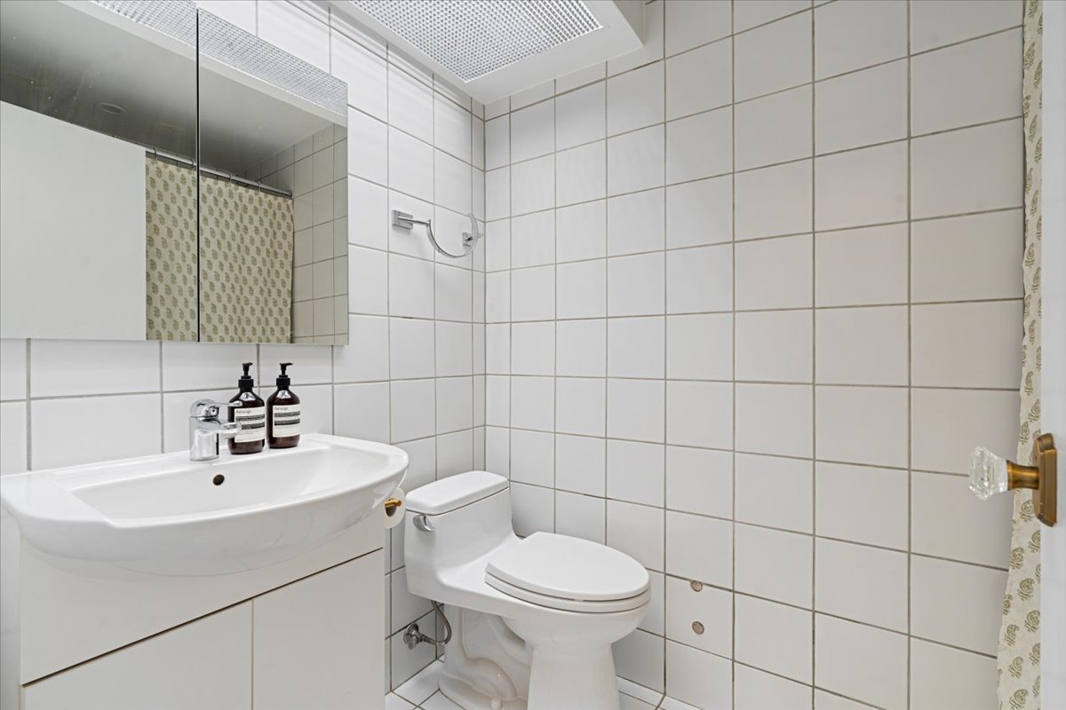 1 E Schiller Street 16c Property Photo 20