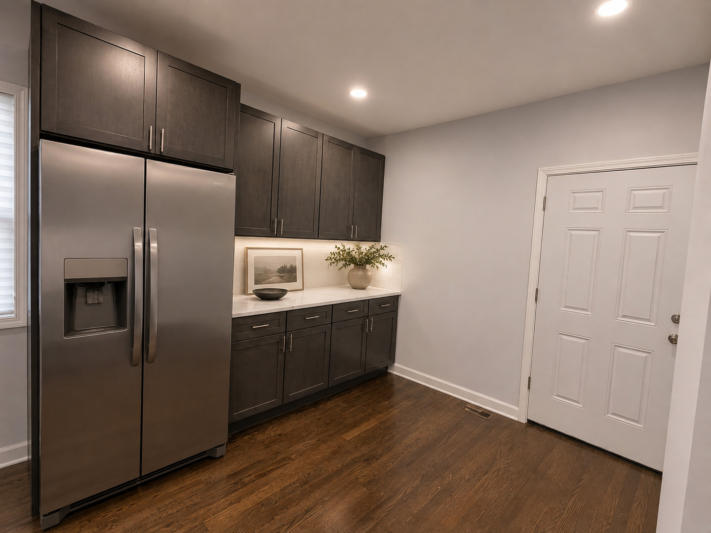 1059 N Lorel Avenue Property Photo 3
