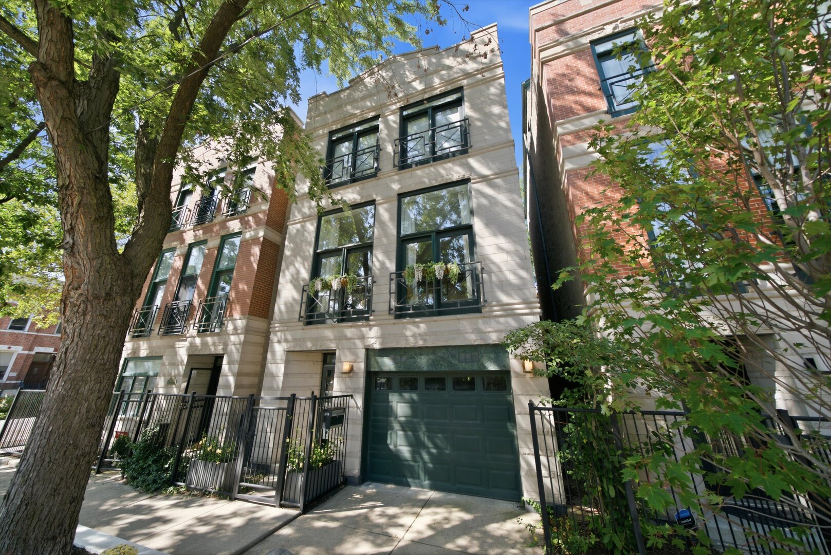 1856 W Superior Street Property Photo 1