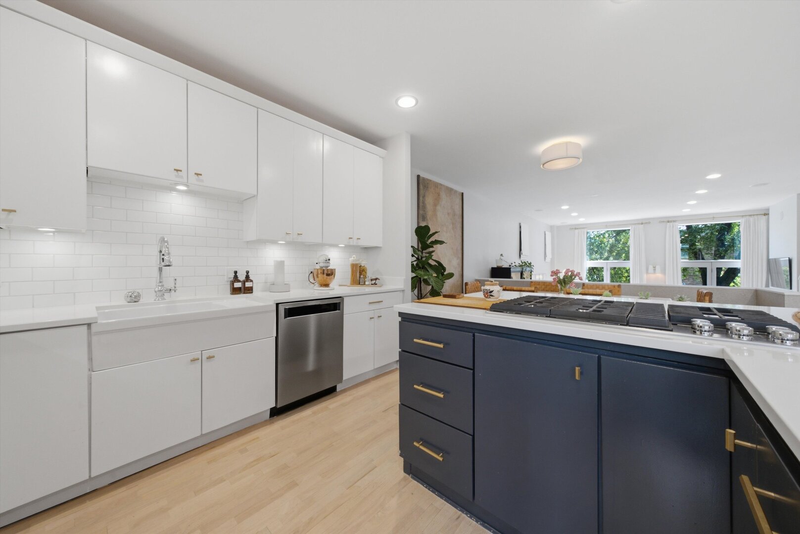 1856 W Superior Street Property Photo 15