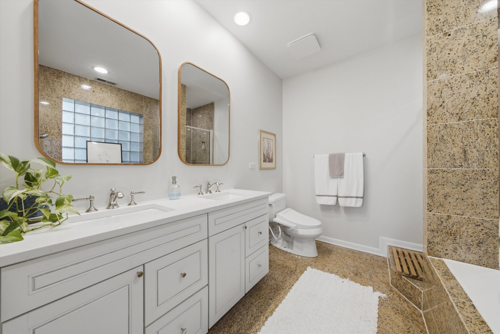1856 W Superior Street Property Photo 27