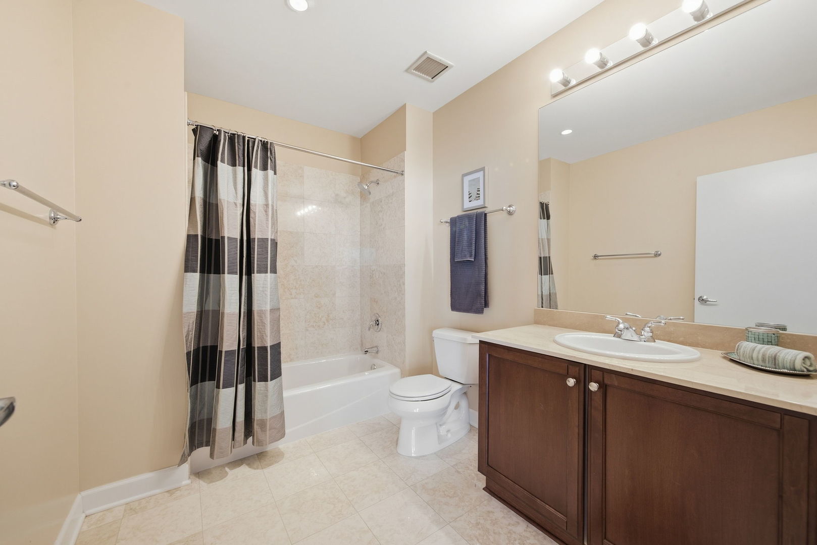 1201 S Prairie Avenue 1202 Property Photo 13