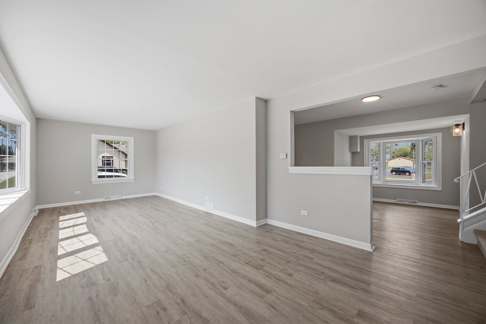 428 E 156th Place Property Photo 3