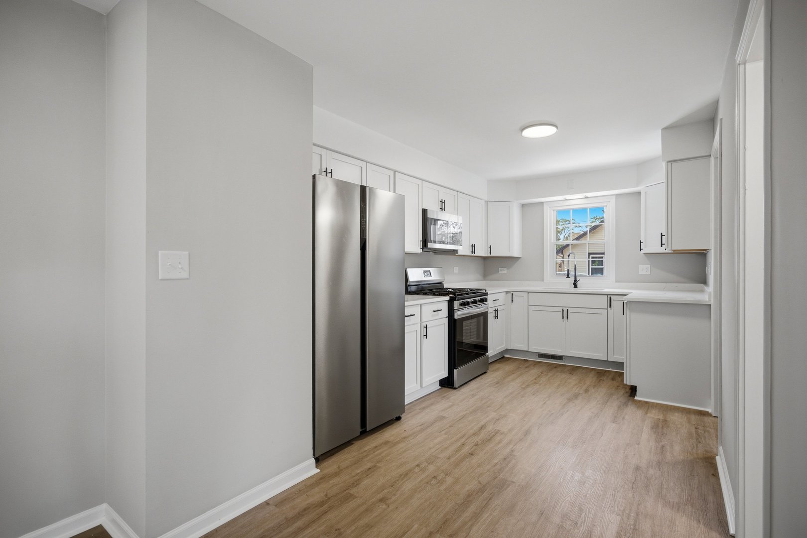 428 E 156th Place Property Photo 8