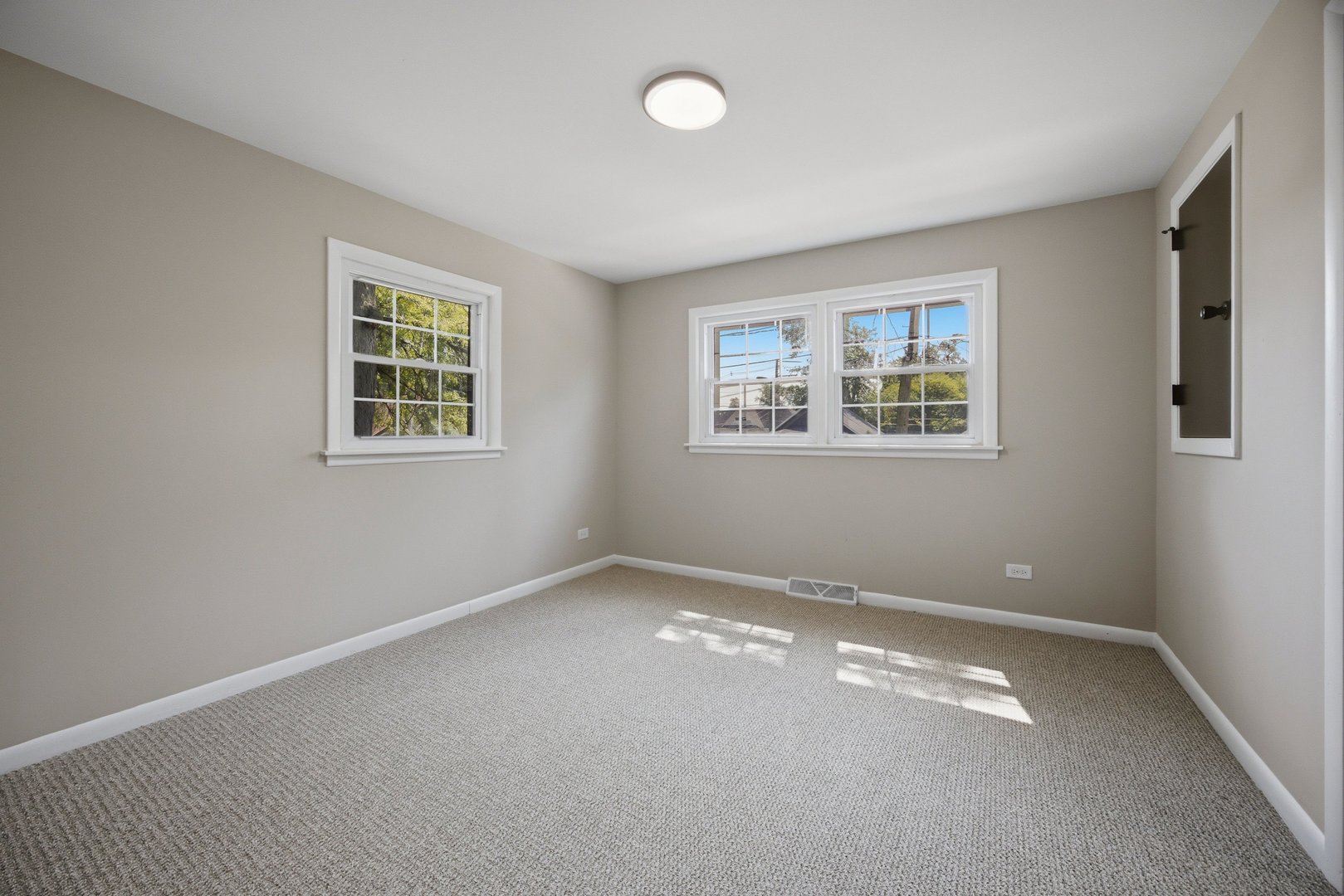 428 E 156th Place Property Photo 14